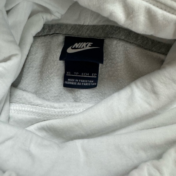 Women’s Nike hoodie - Picture 2 of 2